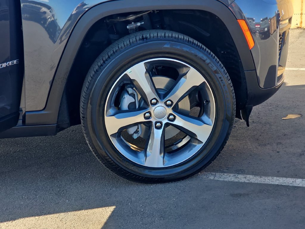 Used 2026 Jeep Grand Cherokee Limited AWD/4WD image 40