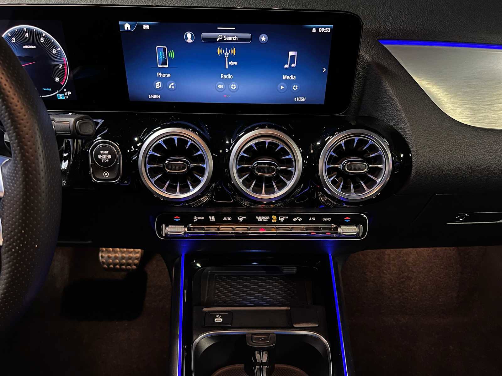 Certified 2025 Mercedes-Benz GLA 35 AMG 4MATIC image 32