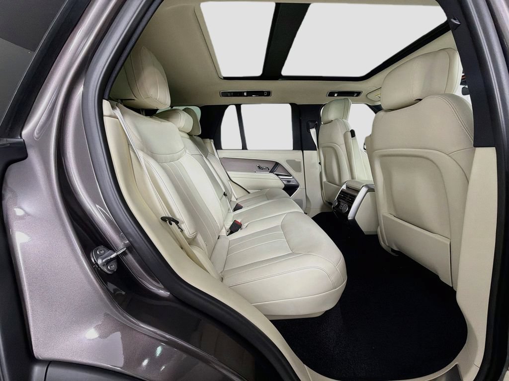 Certified 2025 Land Rover Range Rover SE AWD/4WD image 31