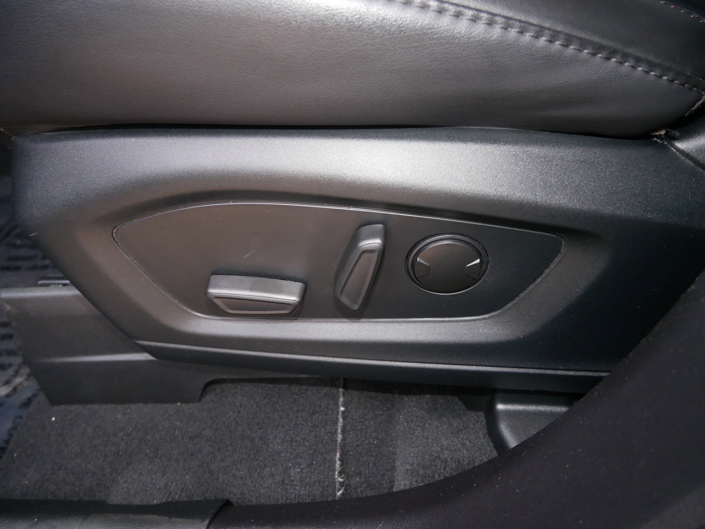 Certified 2022 Ford Explorer Platinum w/ Equipment Group 601A image 20