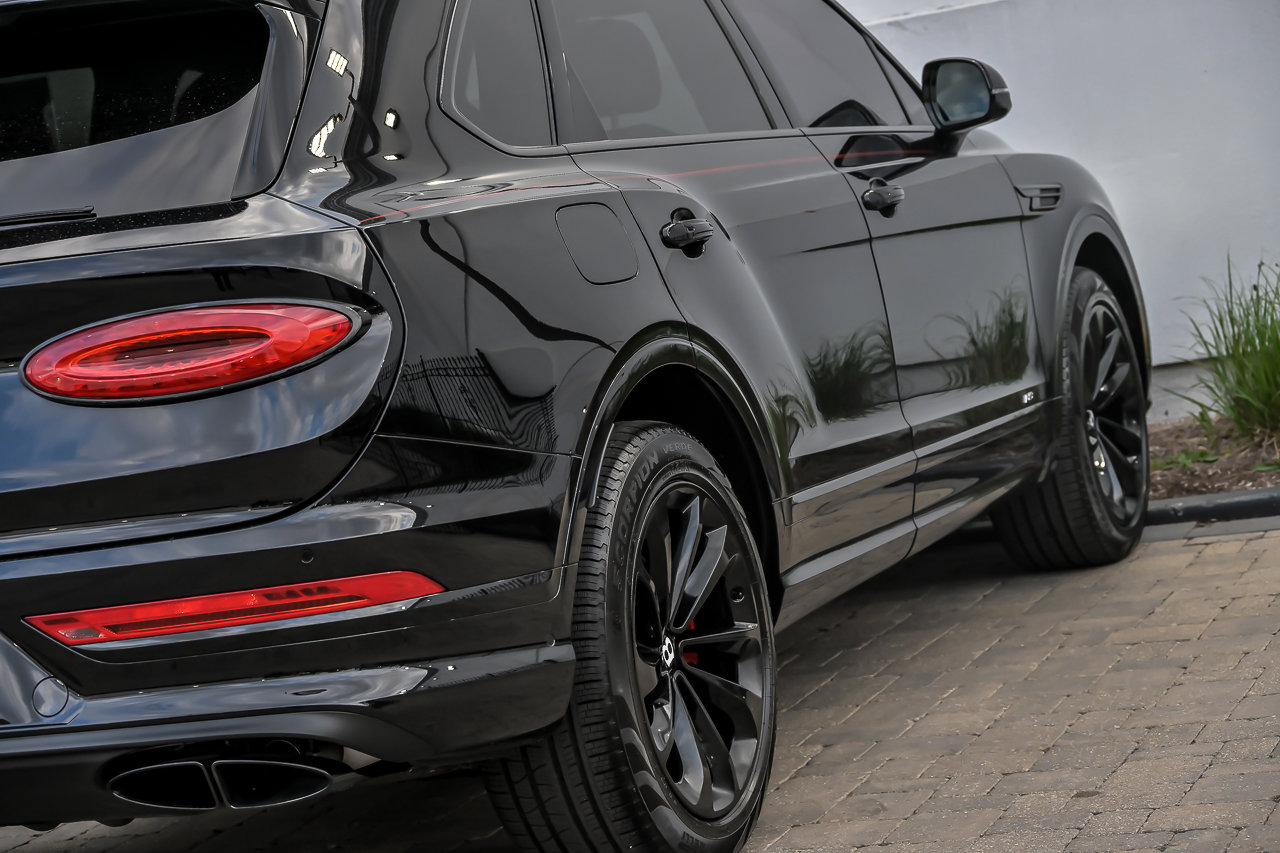 Used 2022 Bentley Bentayga AWD/4WD image 17