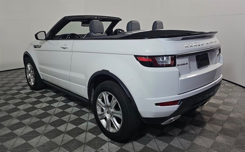 Used 2018 Land Rover Range Rover Evoque SE Dynamic AWD/4WD image 4