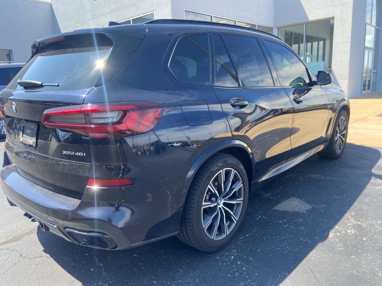 Used 2021 BMW X5 xDrive40i w/ M Sport Package image 6