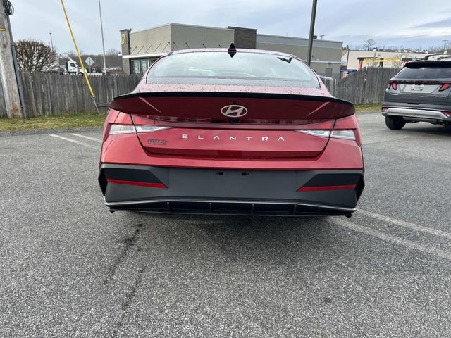 Used 2025 Hyundai Elantra Sport image 4