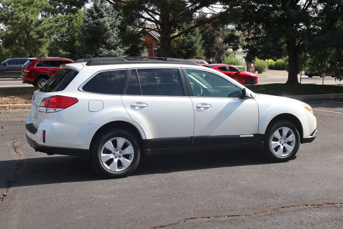 Used 2010 Subaru Outback 2.5i Premium AWD/4WD image 4