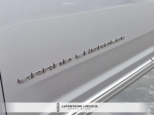 Used 2022 Jeep Grand Cherokee Summit AWD/4WD image 10