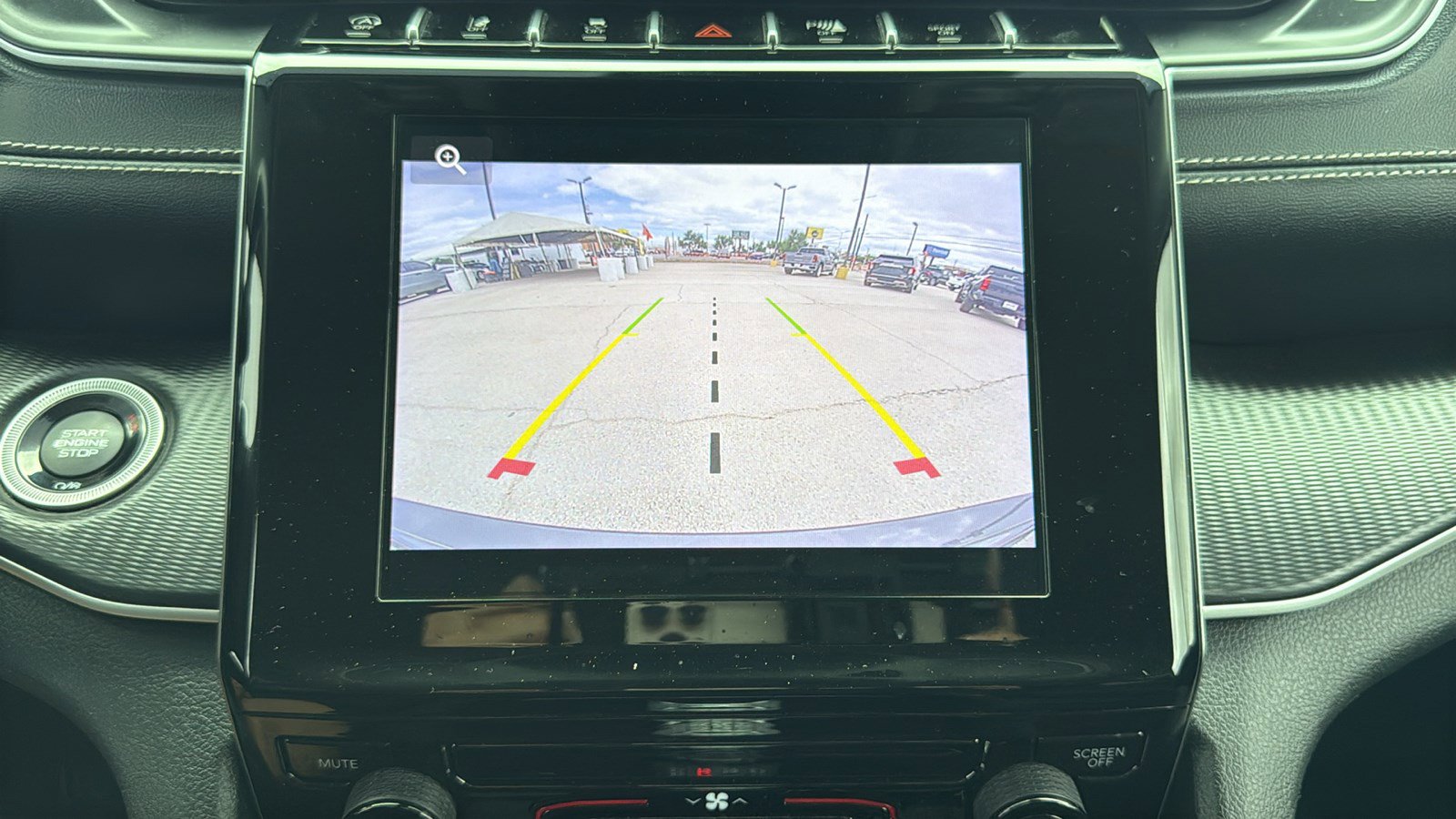 Used 2023 Jeep Grand Cherokee Laredo RWD image 31