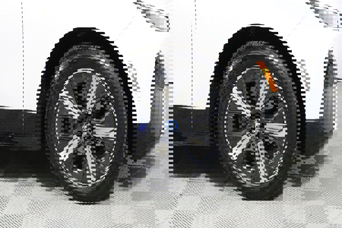 Used 2023 BMW iX xDrive50 w/ Sport Package image 24