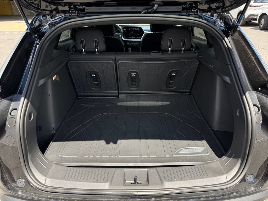 New 2026 Chevrolet Trax RS w/ Sunroof Package FWD image 24