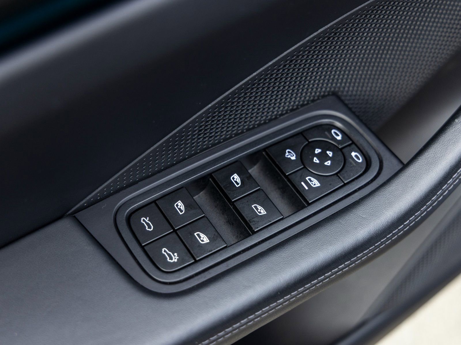 Used 2024 Porsche Macan 4 Electric image 22