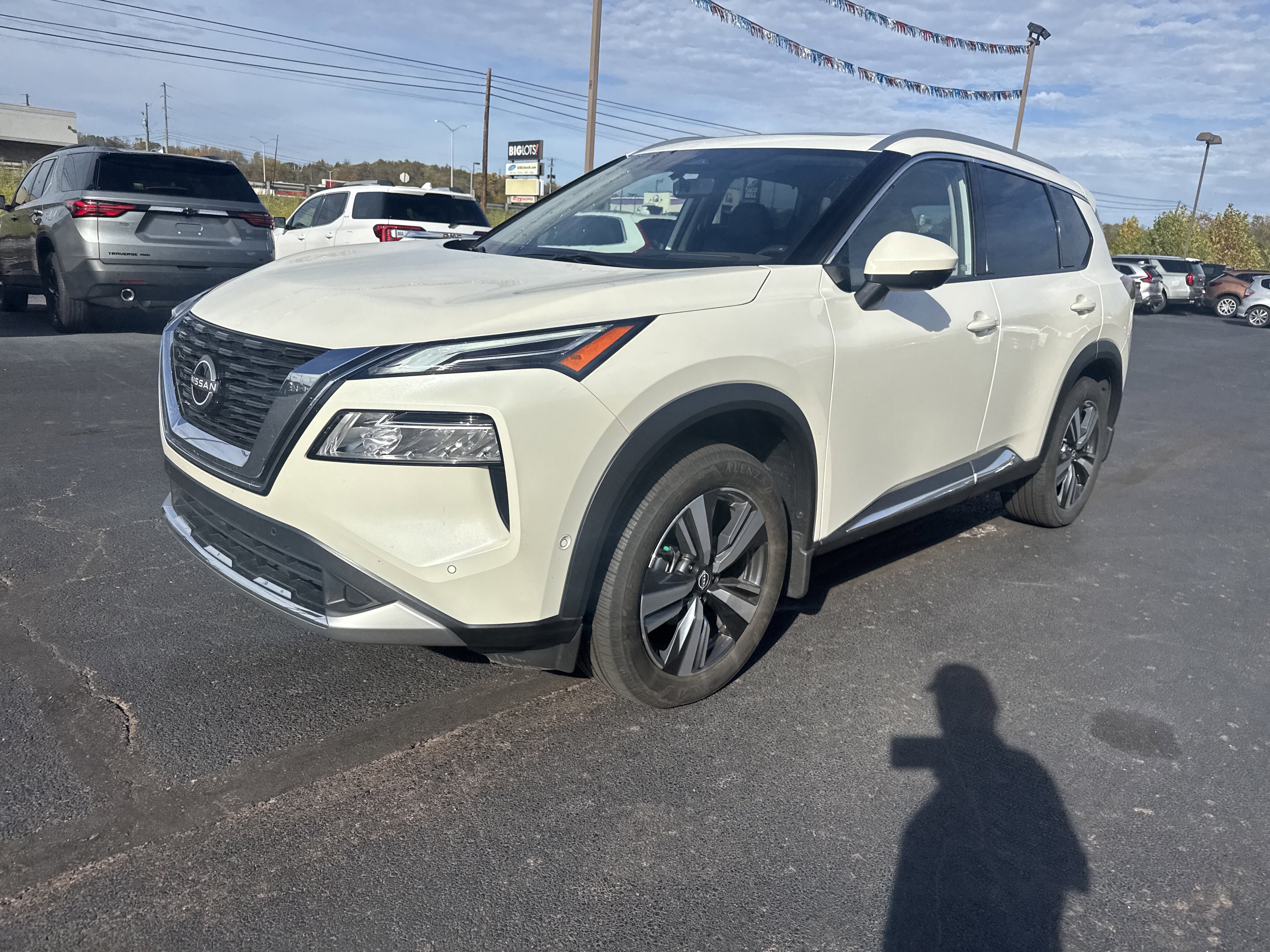 Used 2023 Nissan Rogue Platinum w/ Platinum Premium Package image 8