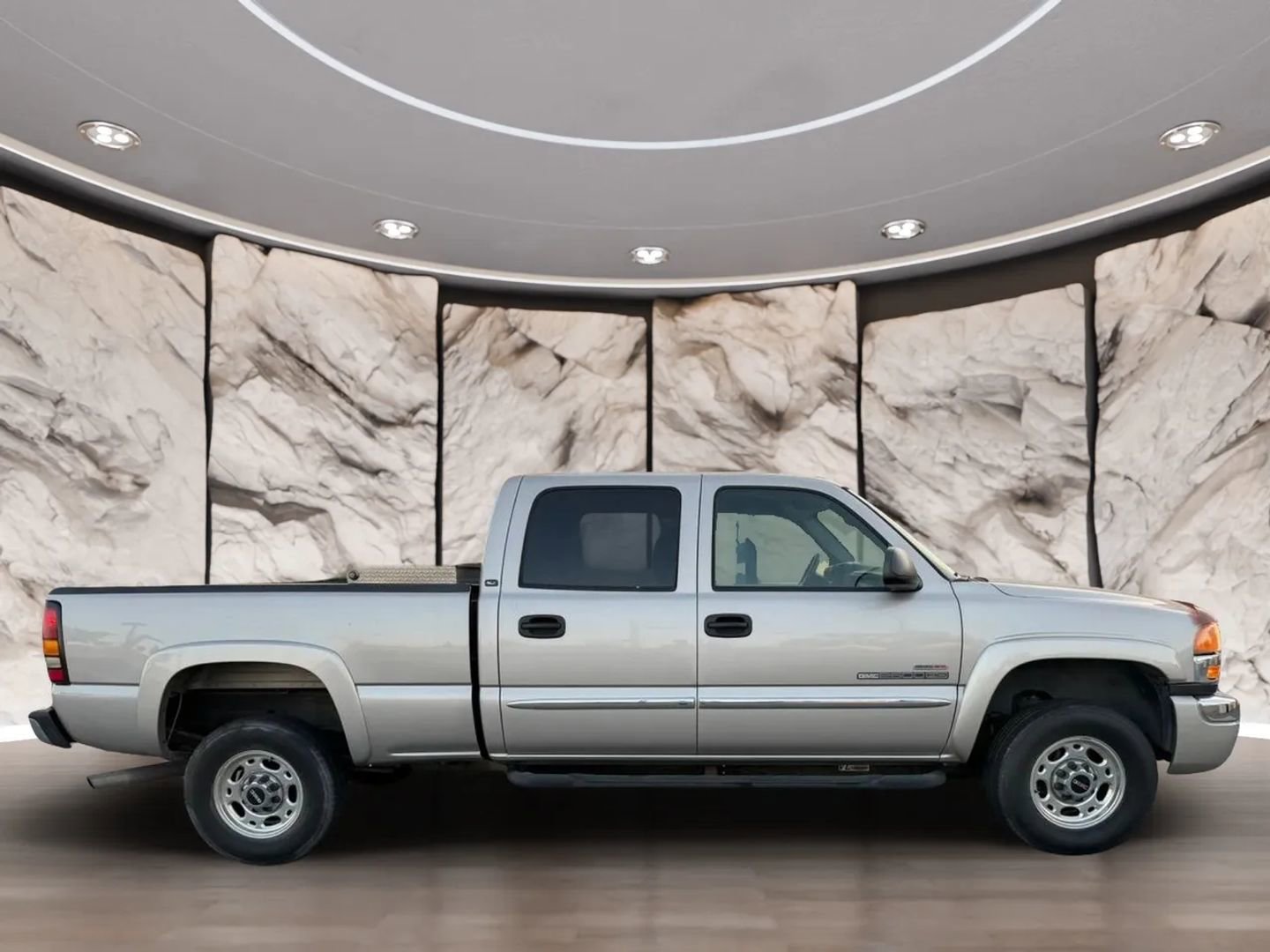 Used 2005 GMC Sierra 2500 SLT w/ Heavy-Duty Power Package RWD image 4