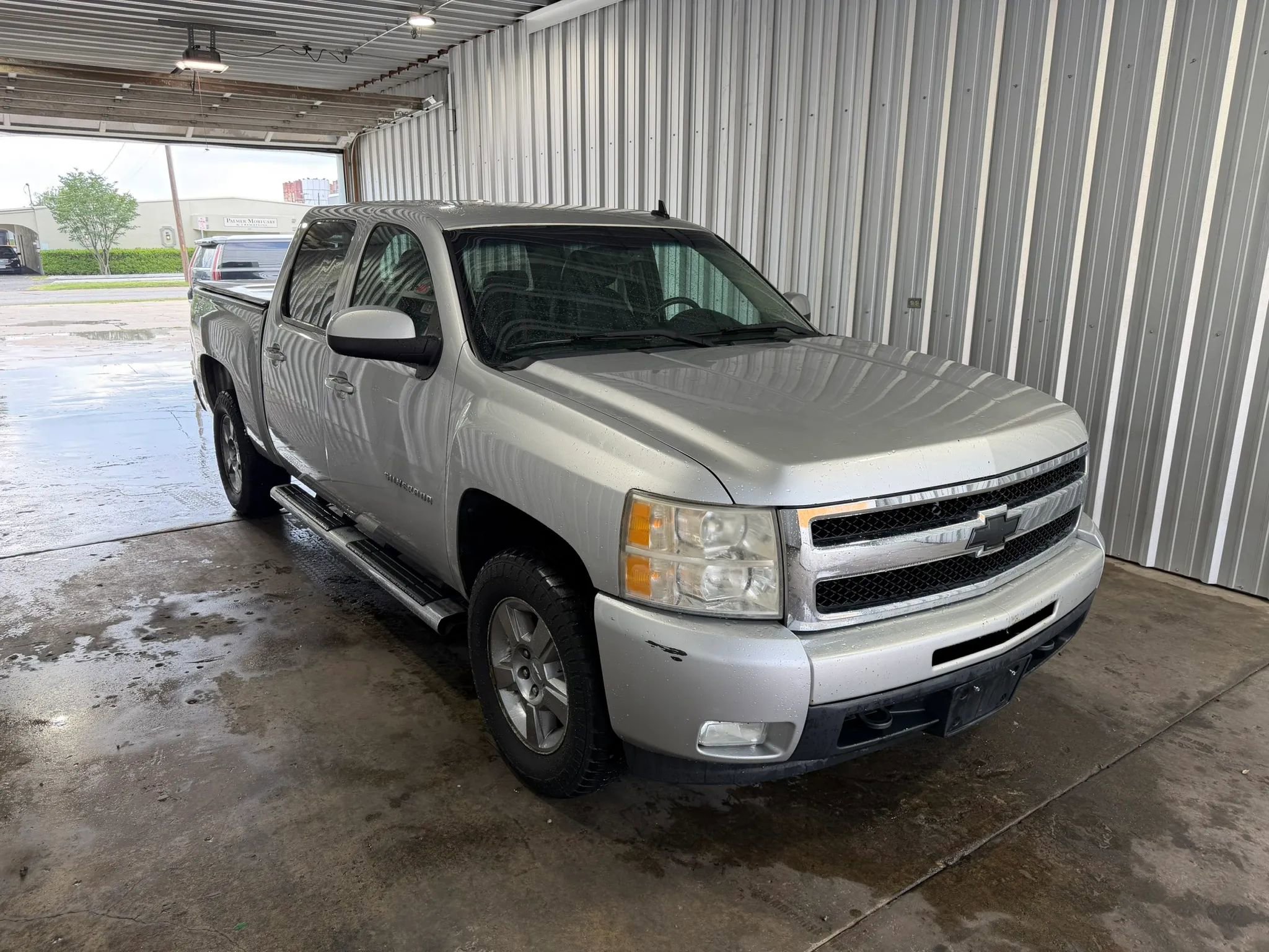 Used 2010 Chevrolet Silverado 1500 LTZ w/ Convenience Package AWD/4WD image 4