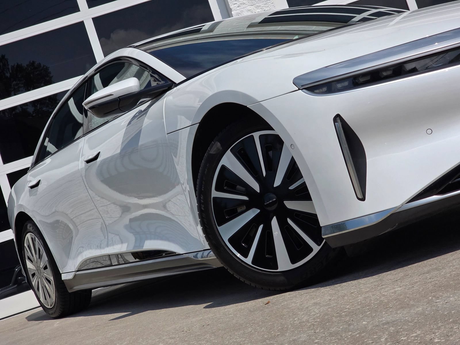 Used 2024 Lucid Air Touring AWD/4WD image 12