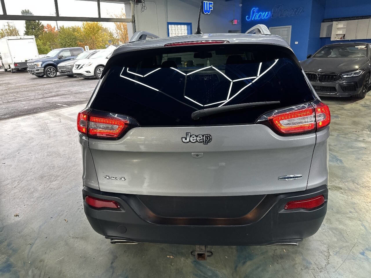 Used 2015 Jeep Cherokee Latitude w/ Comfort/Convenience Group image 11