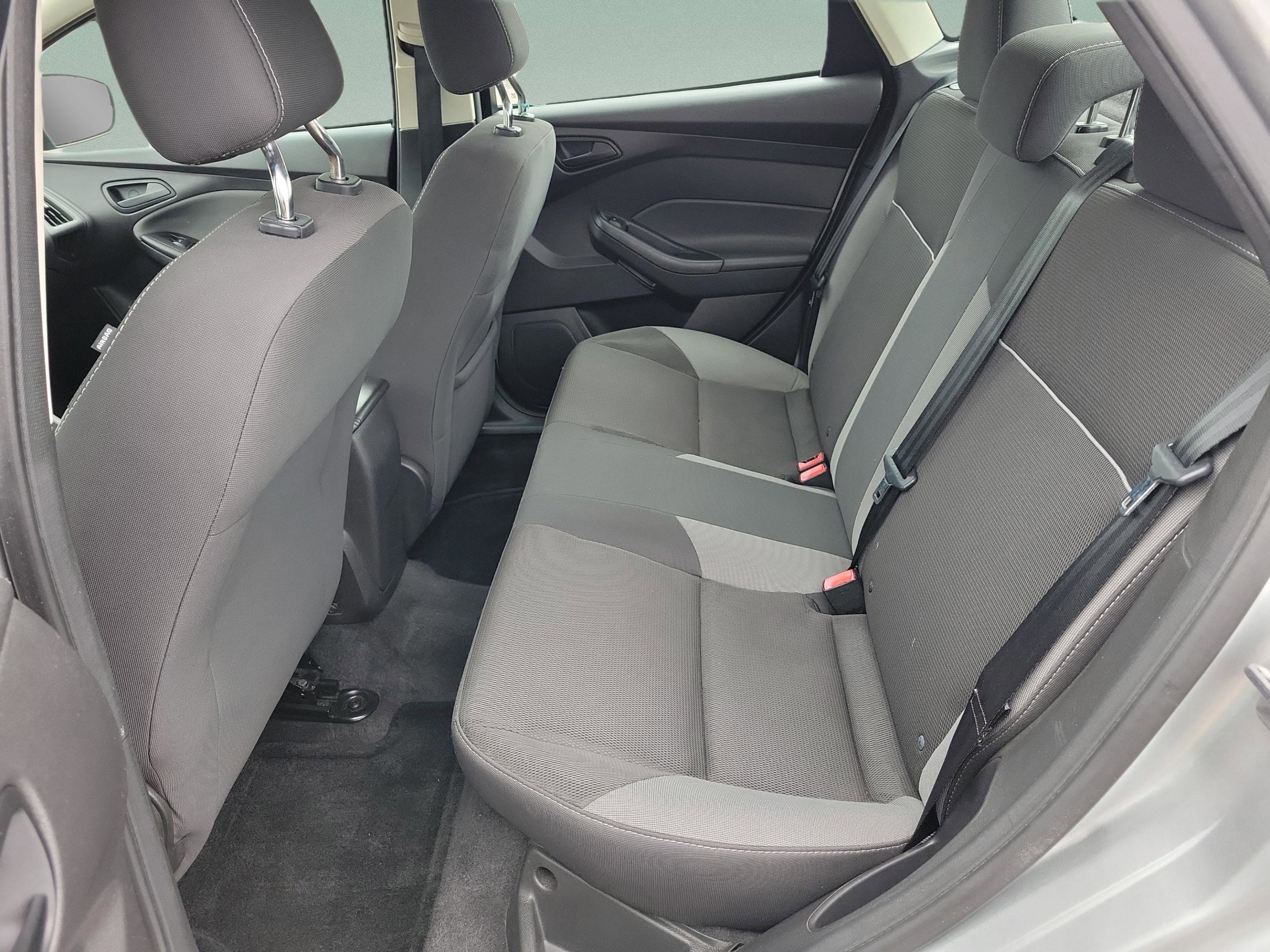 Used 2012 Ford Focus SE FWD image 9