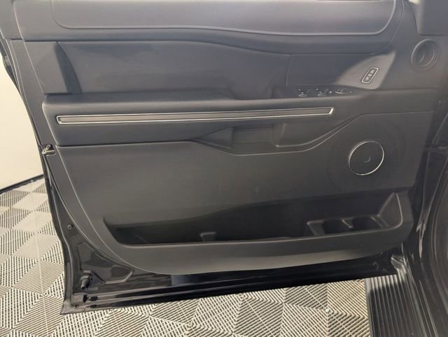 Used 2022 Ford Expedition XLT image 10