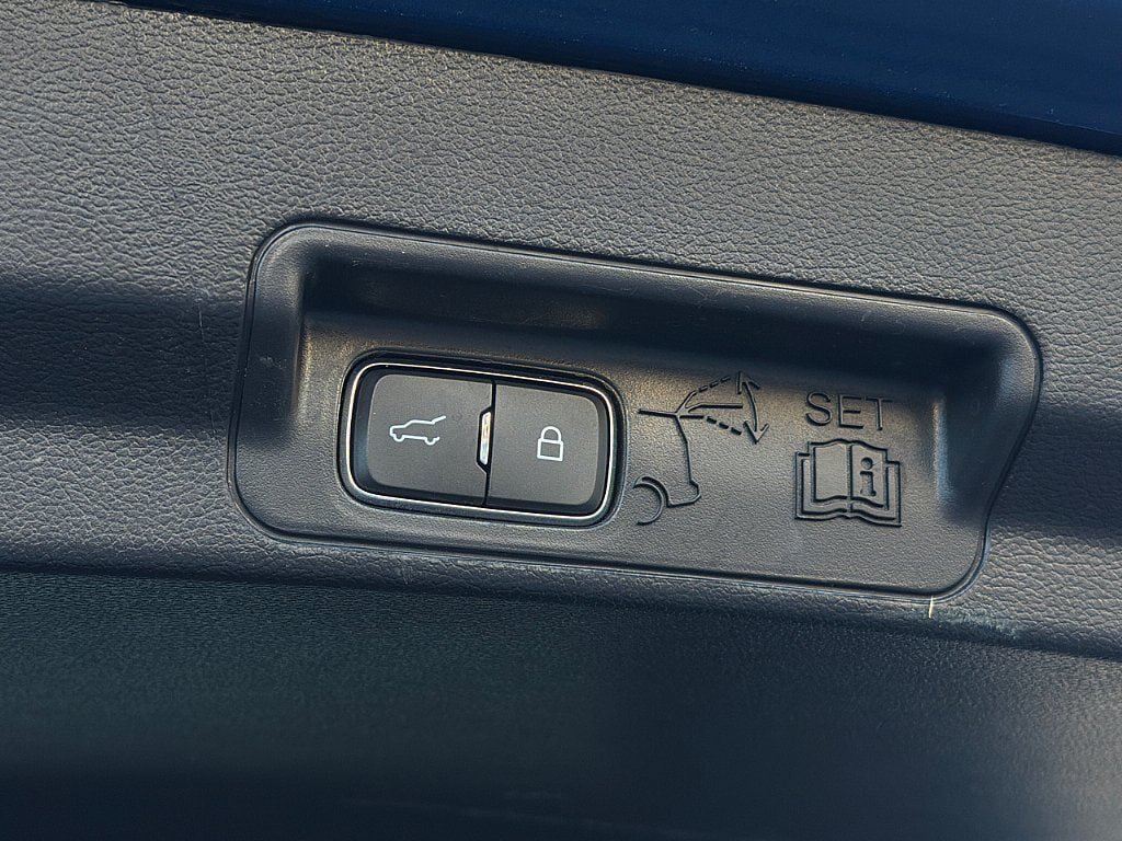Used 2022 Ford Explorer XLT AWD/4WD image 30
