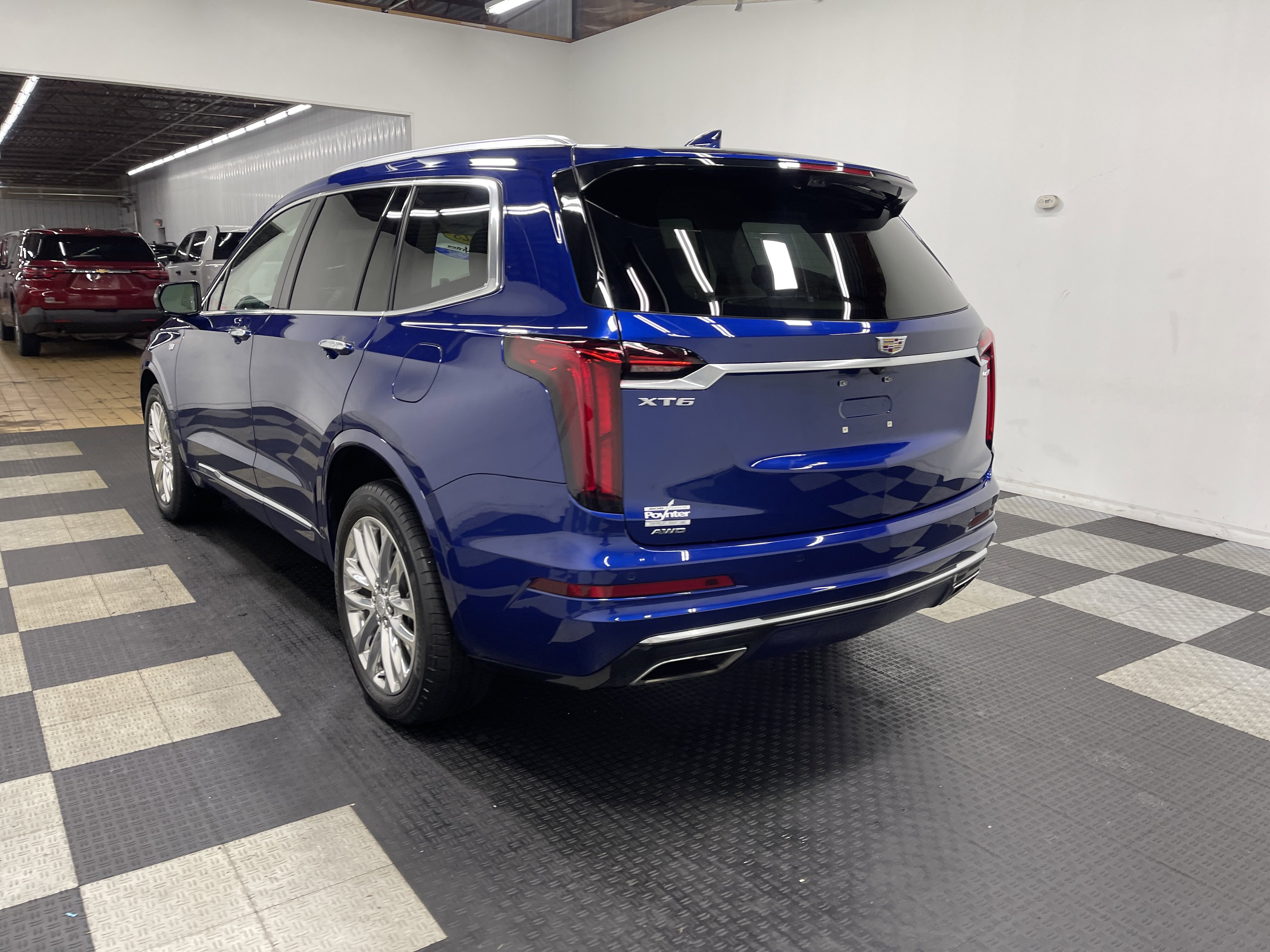 Used 2023 Cadillac XT6 Premium Luxury w/ Technology Package AWD/4WD image 2