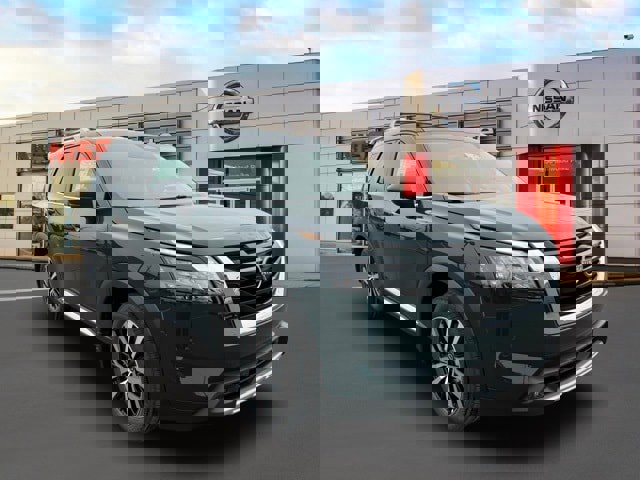 New 2025 Nissan Pathfinder Platinum w/ Cargo Package