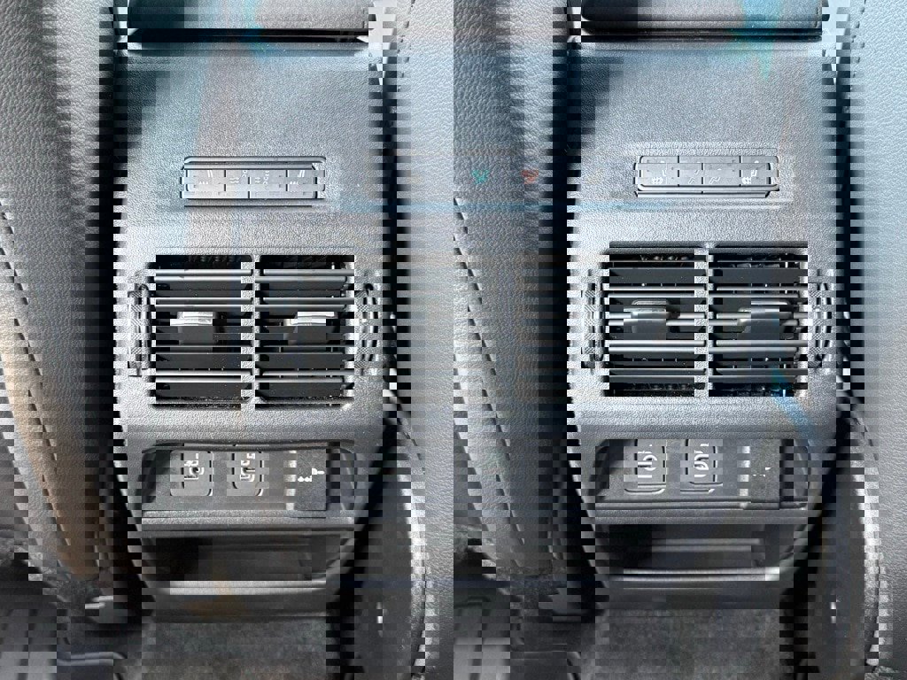 Used 2025 Land Rover Discovery Sport Dynamic SE image 35