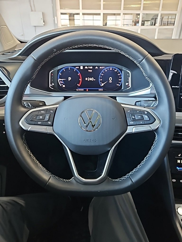 Used 2025 Volkswagen Taos SEL image 35