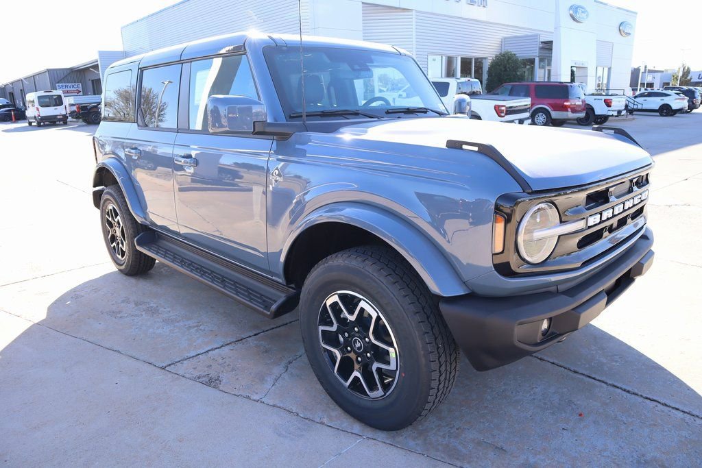 New 2025 Ford Bronco Outer Banks image 1