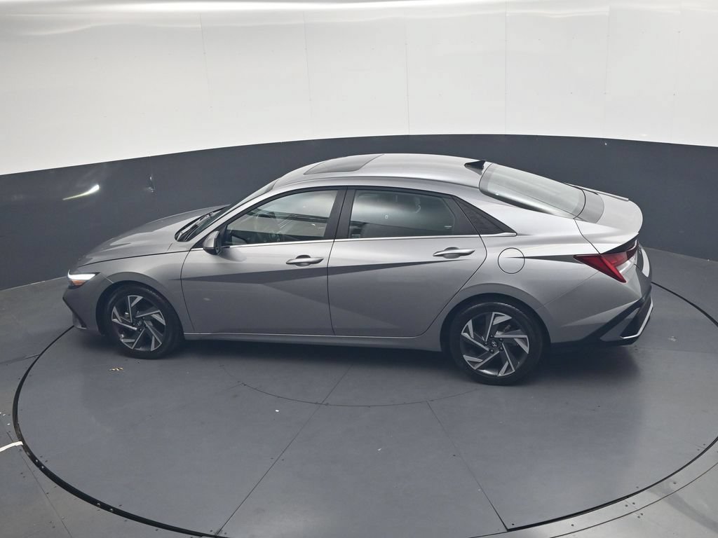 Used 2025 Hyundai Elantra Limited FWD image 24