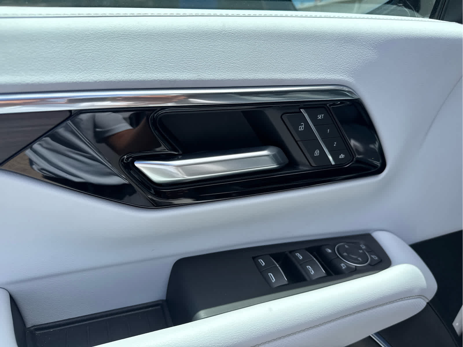 New 2025 Chevrolet Suburban Premier RWD image 24