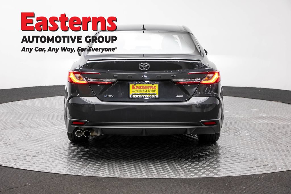 Used 2025 Toyota Camry SE FWD image 6