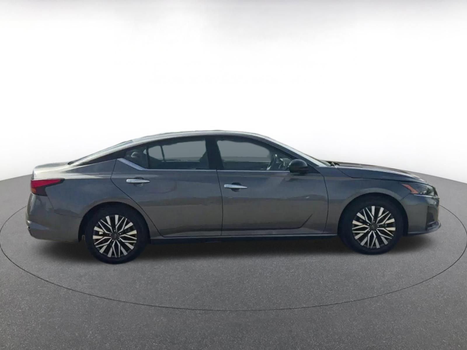 Used 2024 Nissan Altima 2.5 SV image 15