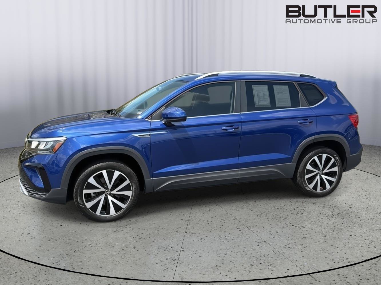 Used 2022 Volkswagen Taos SE FWD image 3