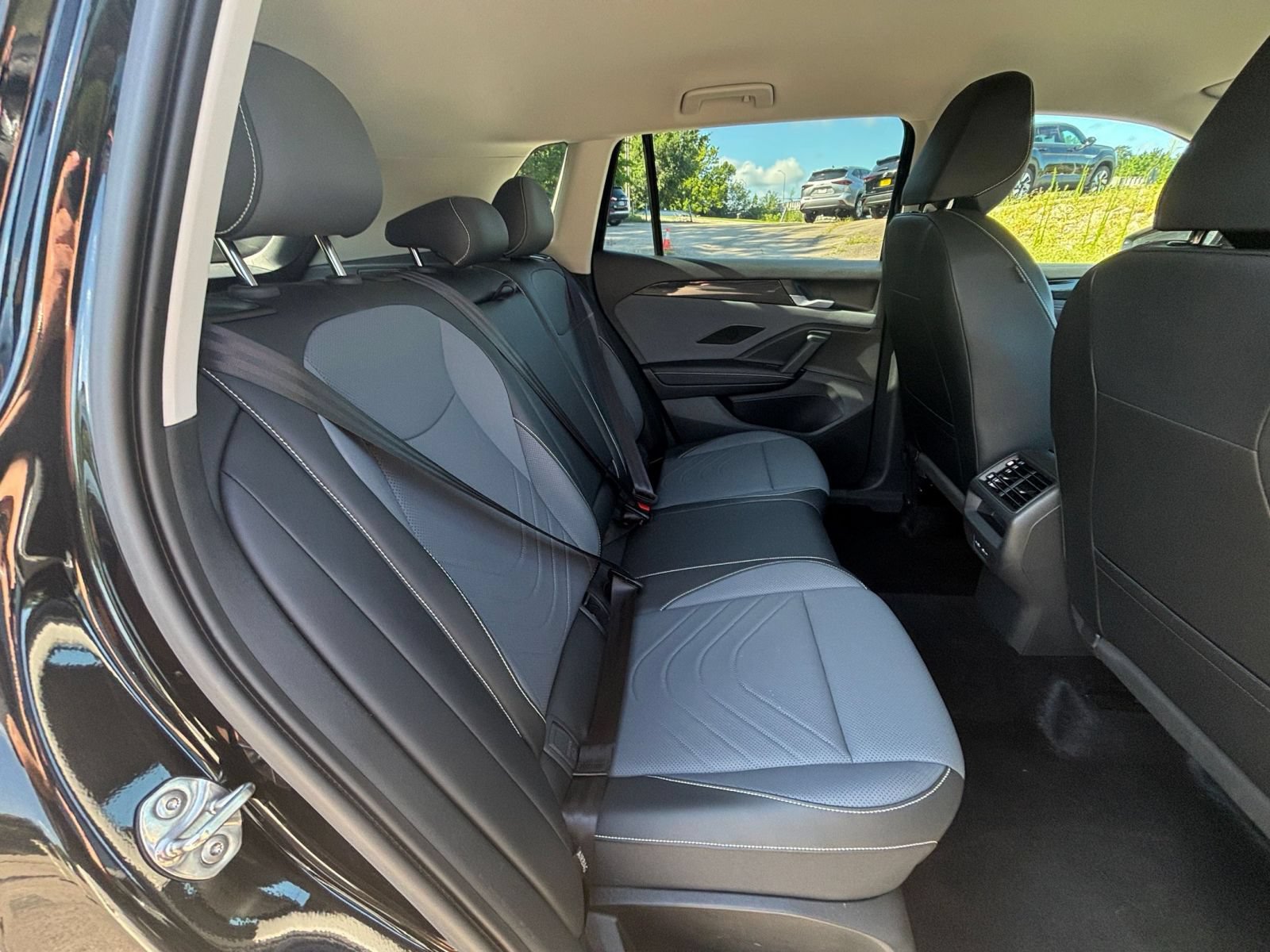 Used 2026 Volkswagen Tiguan SE FWD image 40