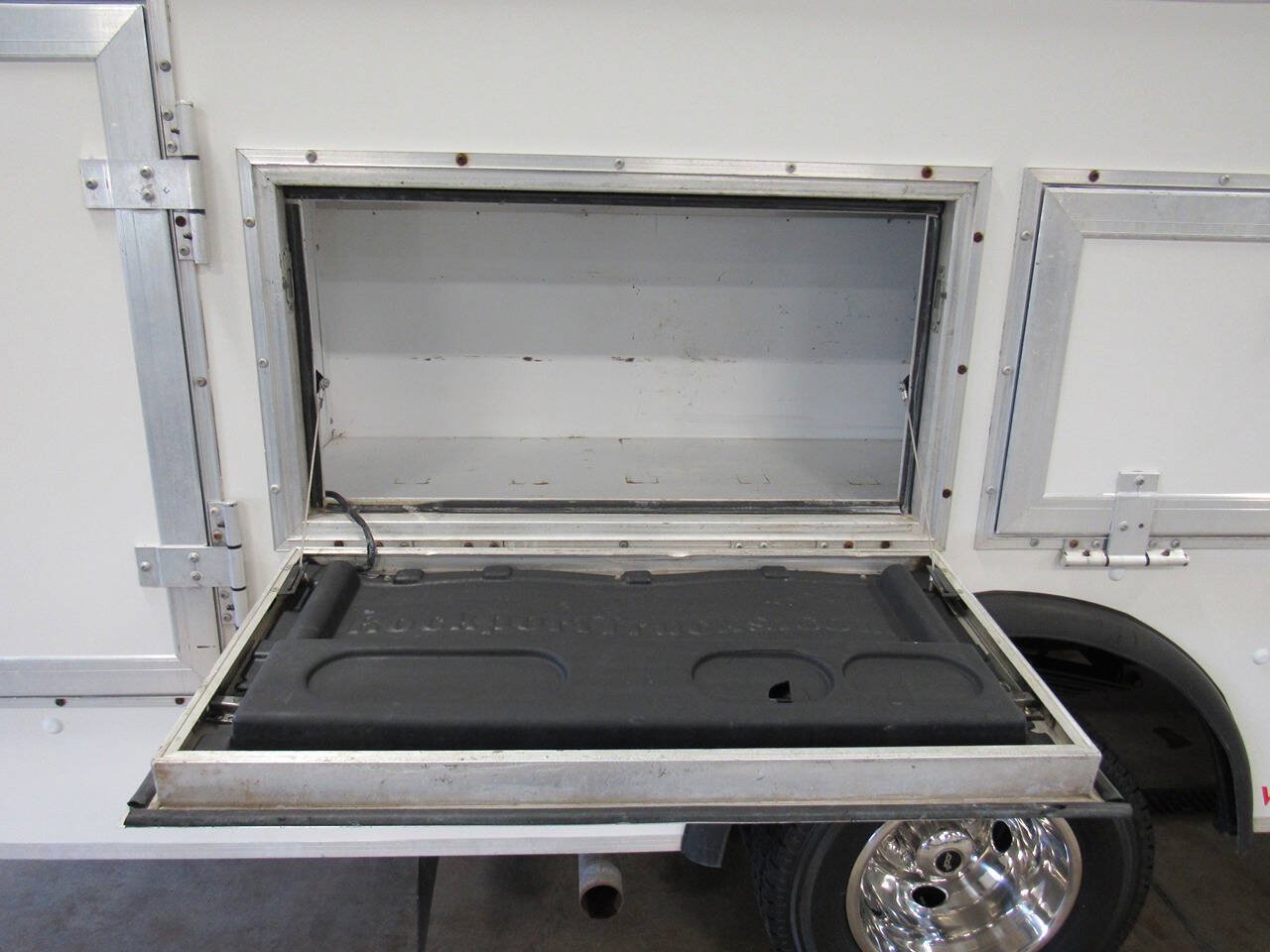 Used 2019 Ford E-450 and Econoline 450 Super Duty w/ Power Windows & Locks Group RWD image 28