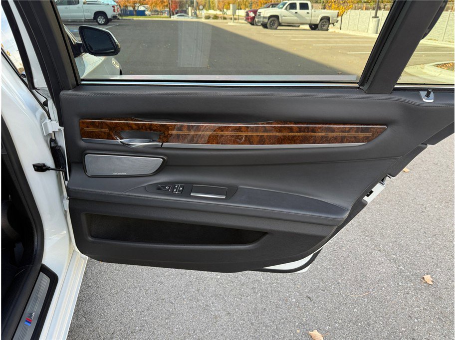 Used 2015 BMW 750Li RWD image 36