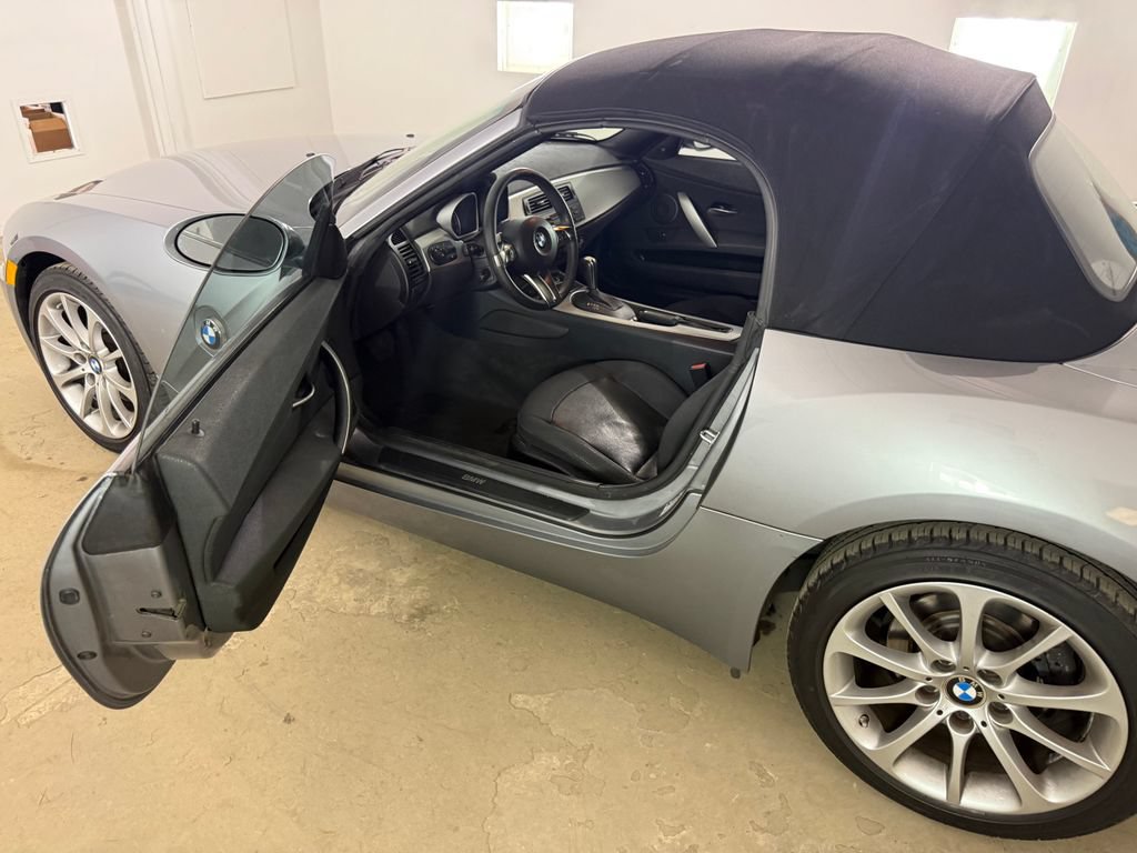 Used 2007 BMW Z4 3.0i RWD image 9