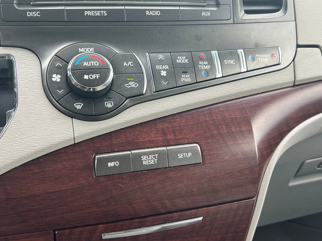 Used 2014 Toyota Sienna XLE FWD image 38