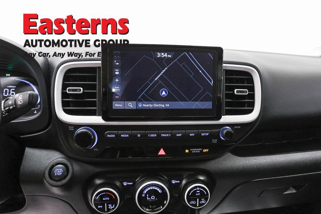 Used 2025 Hyundai Venue Limited FWD image 11