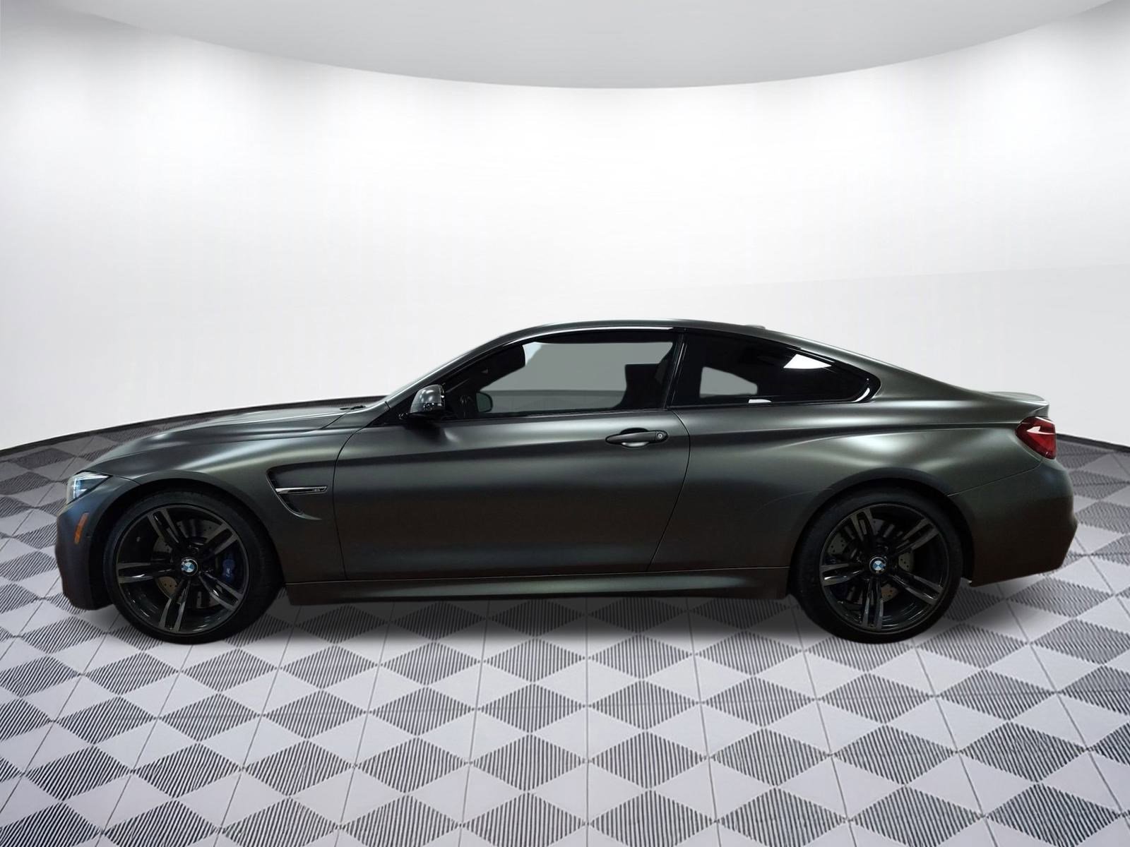 Used 2020 BMW M4 Coupe w/ Executive Package image 2
