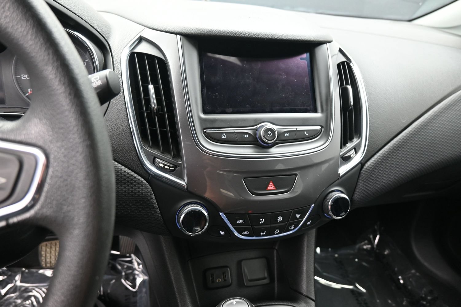 Used 2019 Chevrolet Cruze LT w/ Convenience Package FWD image 15