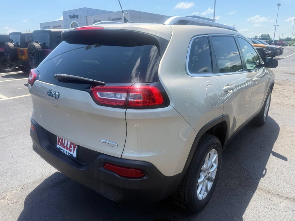 Used 2014 Jeep Cherokee Latitude w/ Comfort/Convenience Group AWD/4WD image 3