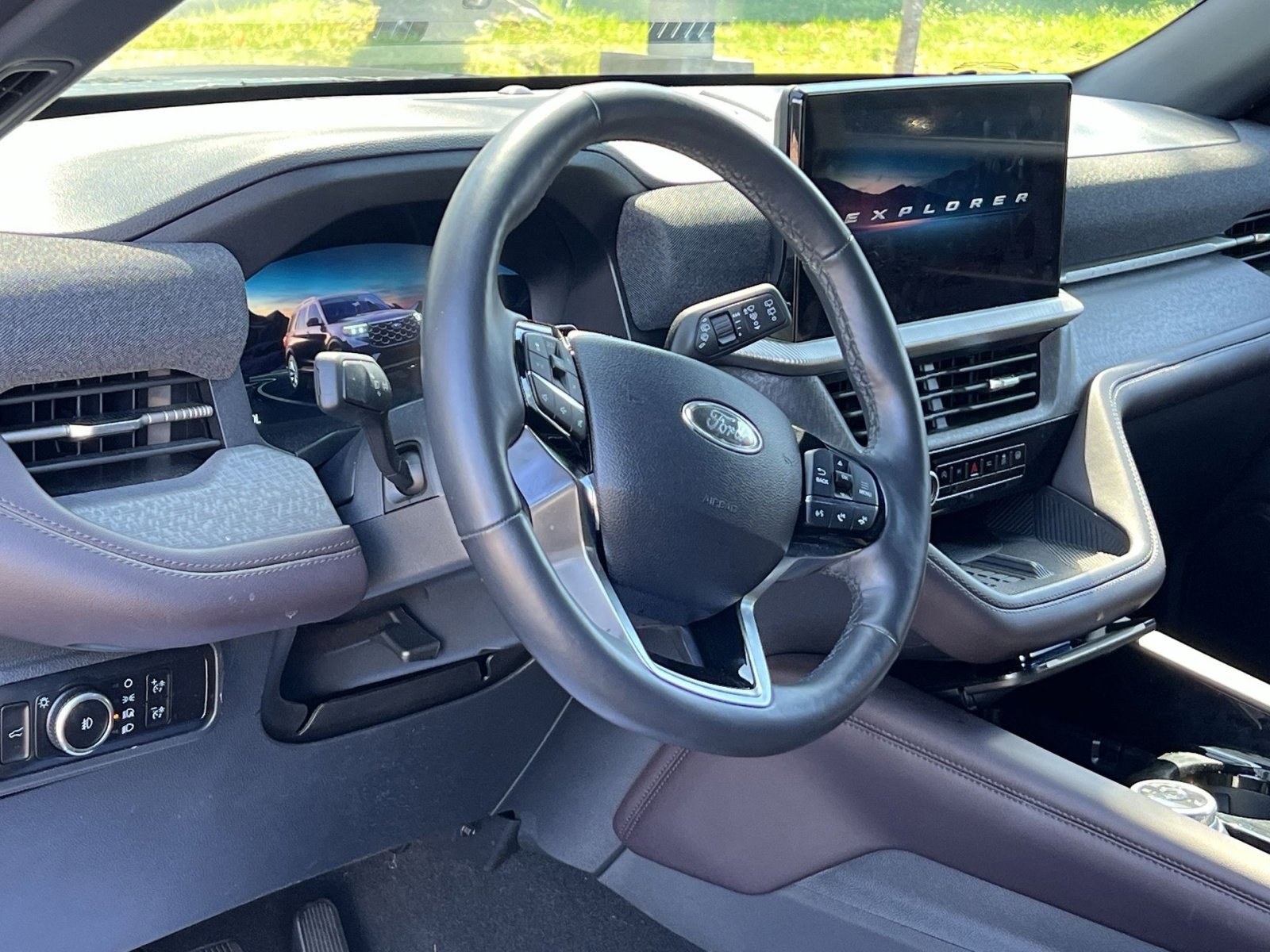 Used 2025 Ford Explorer Platinum w/ LUX Leather Package image 15