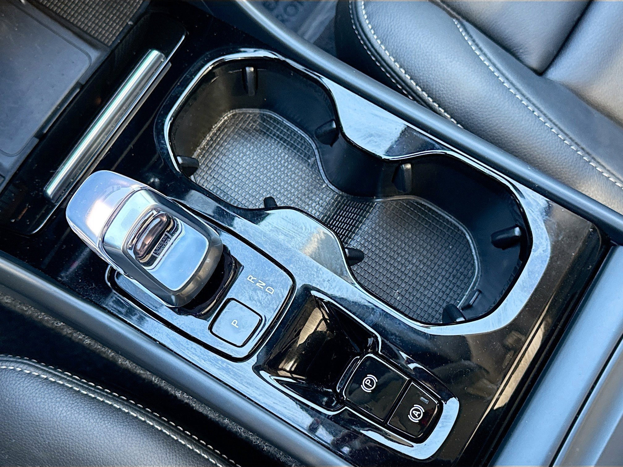 Used 2025 Volvo XC40 B5 Ultra image 29