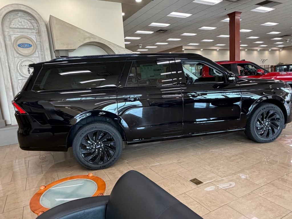 New 2026 Lincoln Navigator L Reserve w/ Jet Appearance Package AWD/4WD image 7