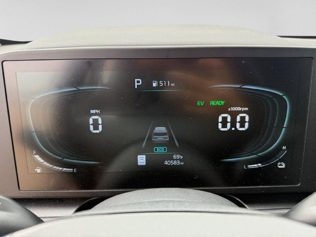 Used 2025 Kia Niro LX FWD image 13