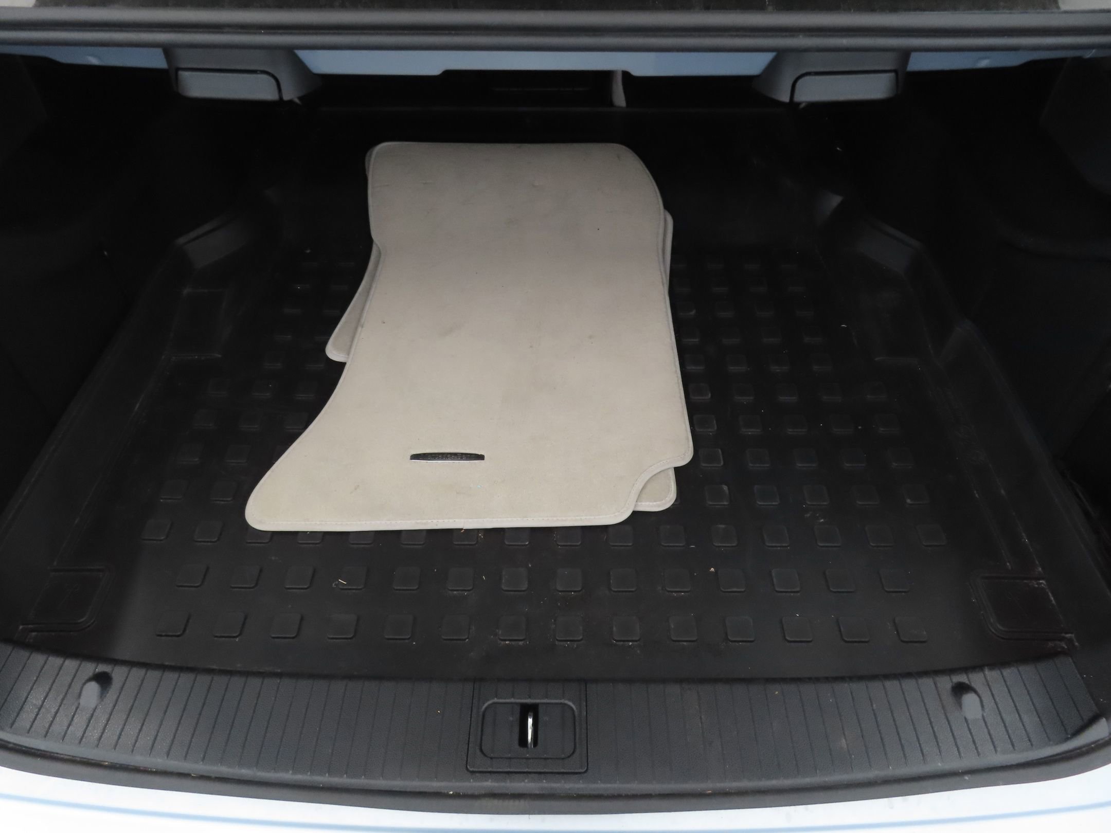 Used 2014 Mercedes-Benz E 350 4MATIC Sedan image 24