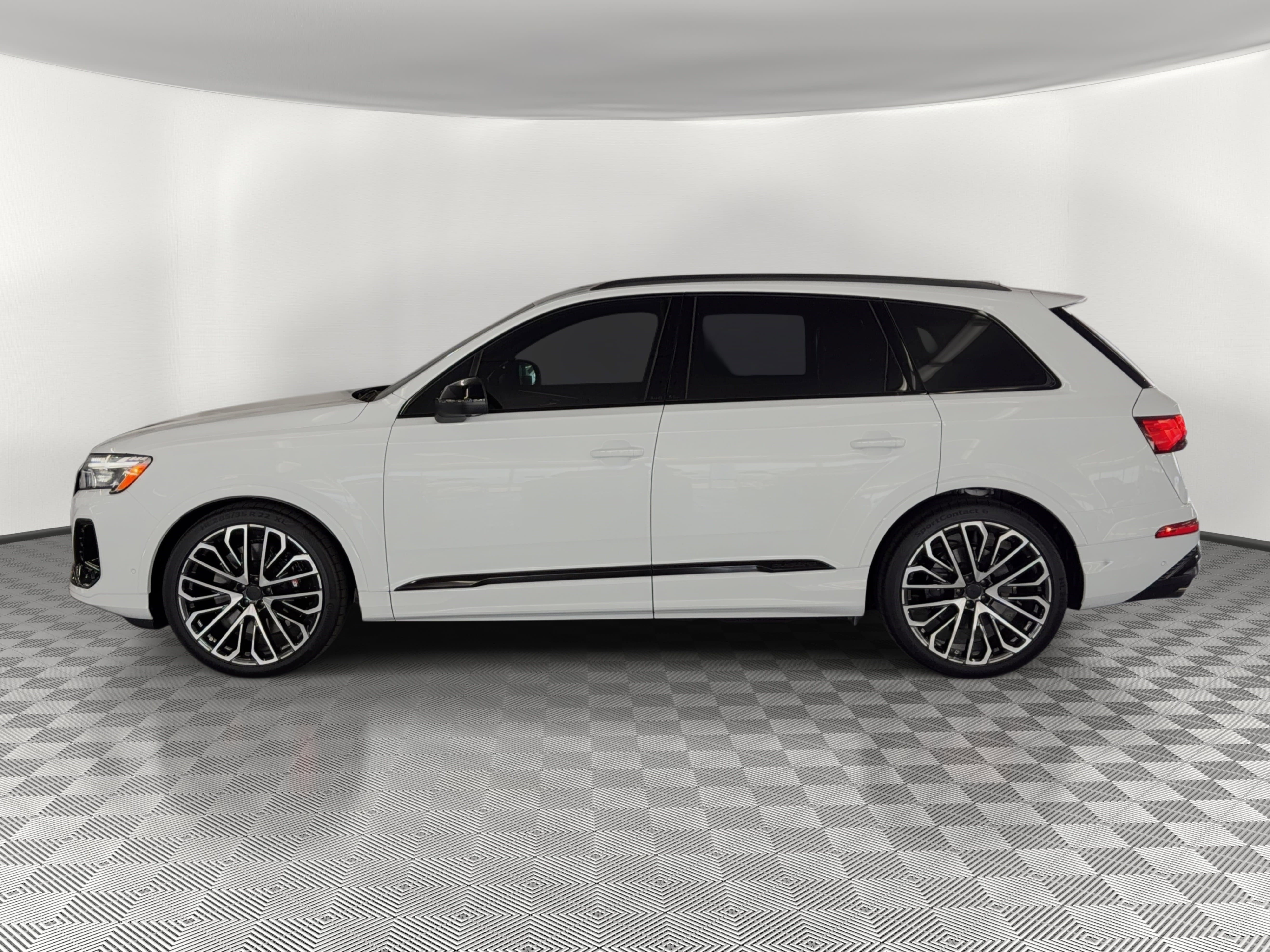 New 2026 Audi SQ7 Prestige AWD/4WD image 2
