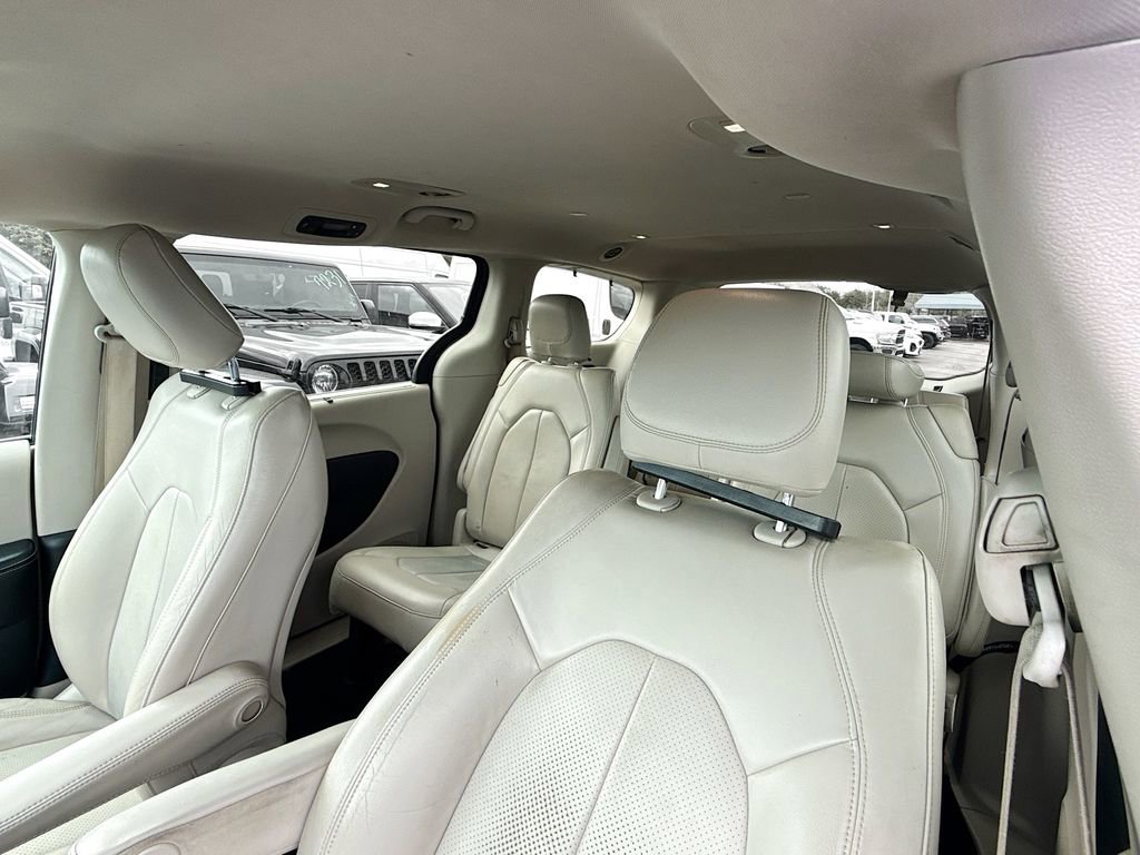 Used 2020 Chrysler Pacifica Touring-L w/ Advanced Safetytec Group image 21