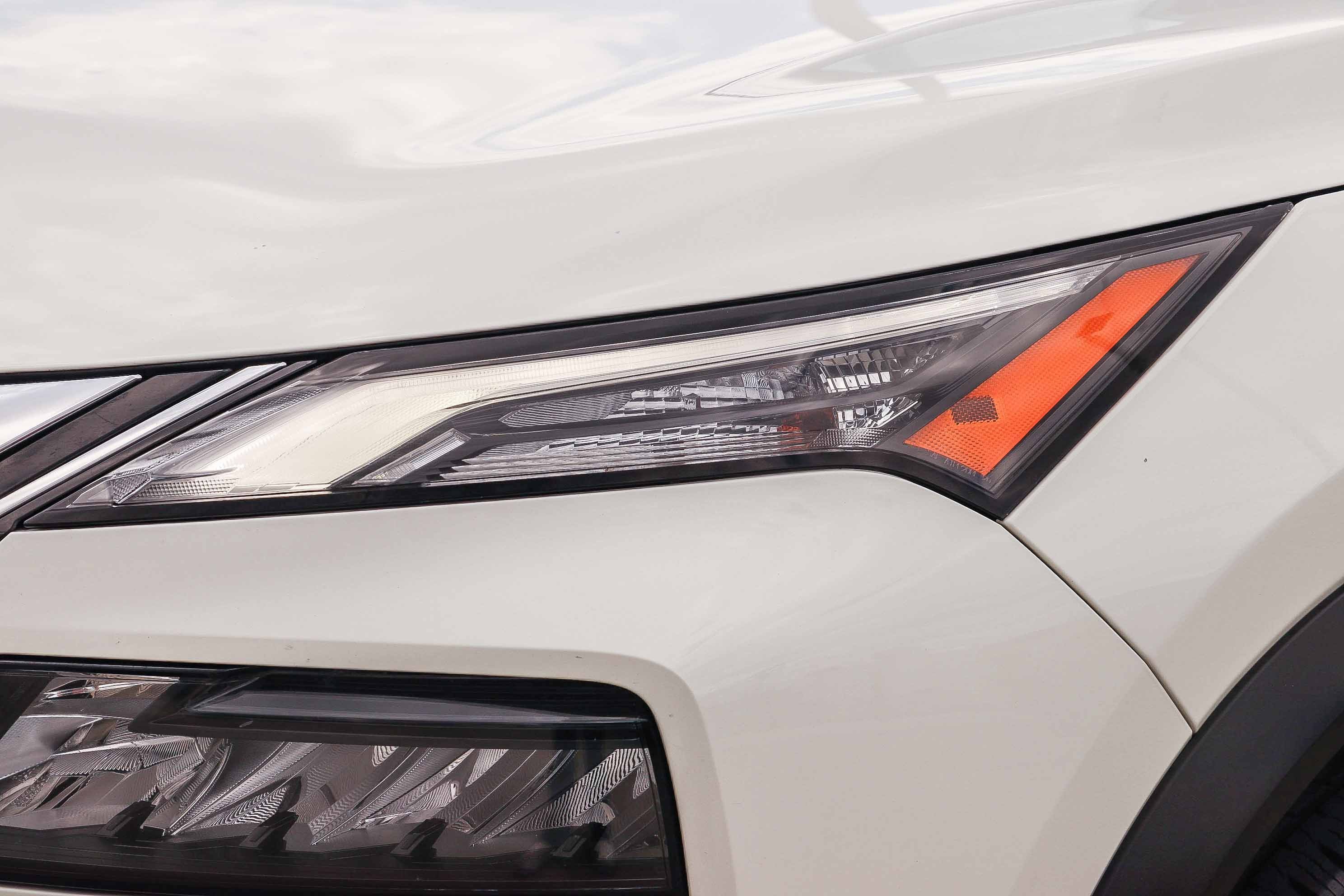 Used 2023 Nissan Rogue S AWD/4WD image 10