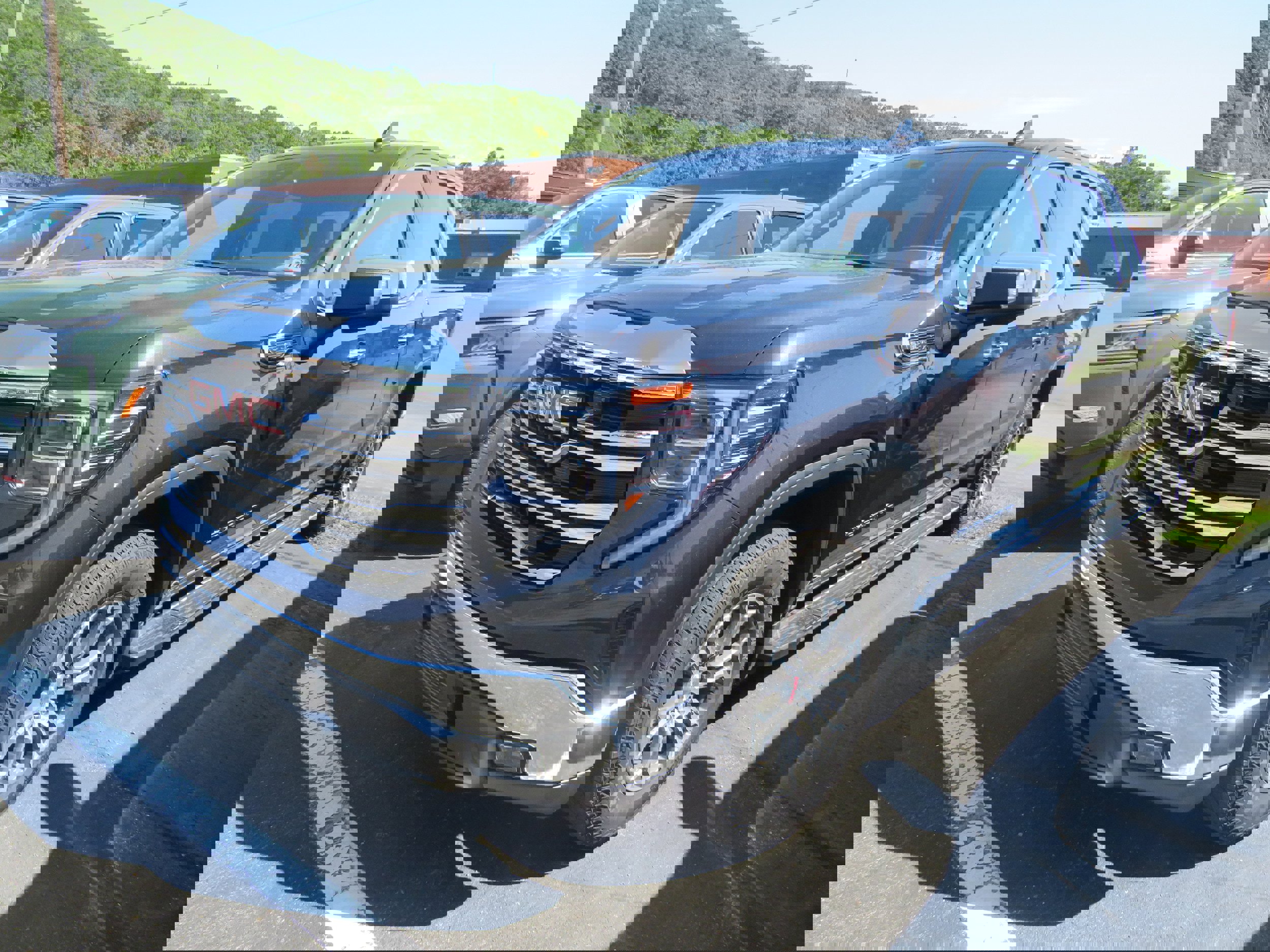 Used 2022 GMC Sierra 1500 SLT w/ SLT Convenience Package video 3